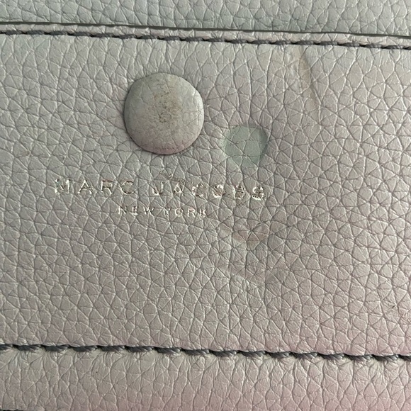 NWT MARC JACOBS LIGHT GREY GENUINE Leather Bifold Wallet Purse MSPR $165 Read - Picture 2 of 14